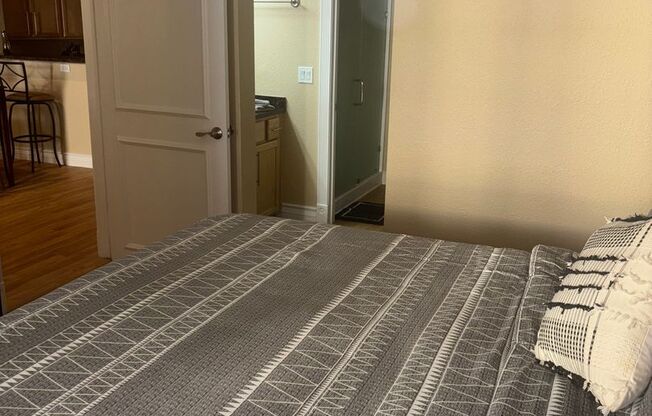 2 beds, 2 baths, $2,195, Unit 213