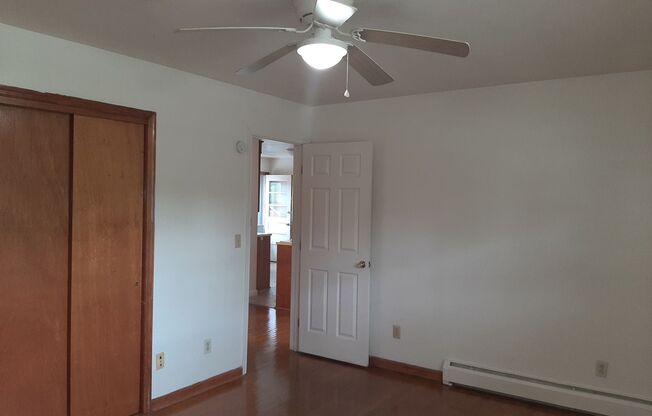 2 beds, 1 bath, 903 sqft, $1,250, Unit B-1