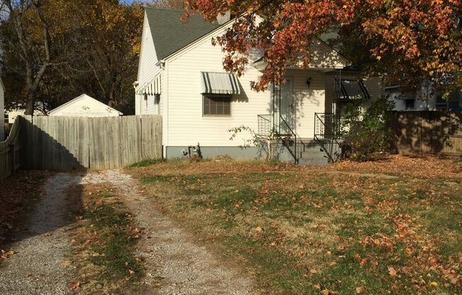 Very nice and LARGE 1 bed House for rent CLOSE TO MSU!
