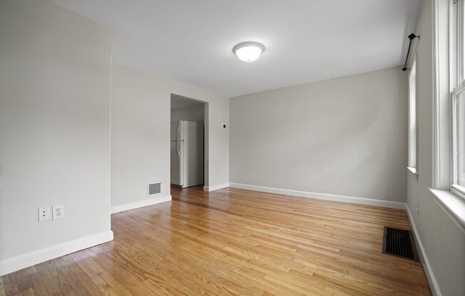 37 REGENT RD