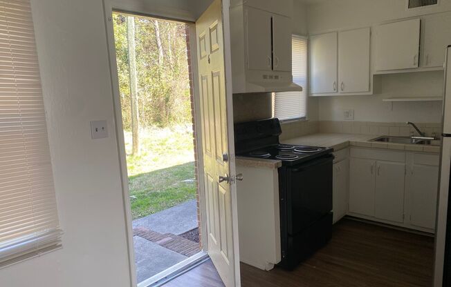 2 beds, 1.5 baths, 800 sqft, $1,290, Unit 4520-09