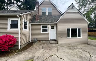 LOVELY MILWAUKIE DUPLEX W/ YARD!