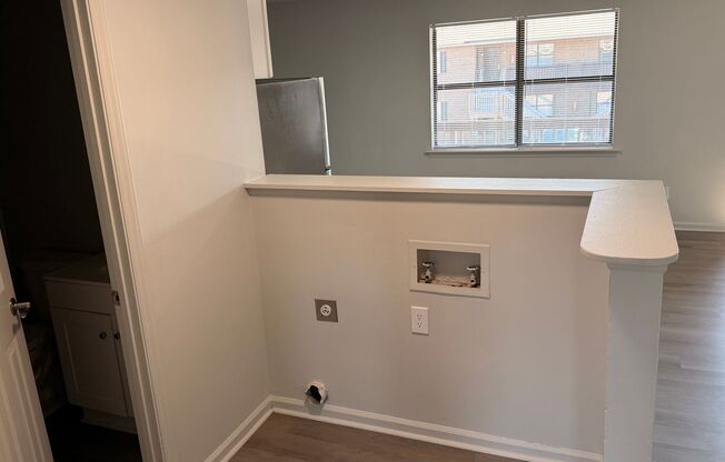 2 beds, 1 bath, 855 sqft, $1,049, Unit 3338-23