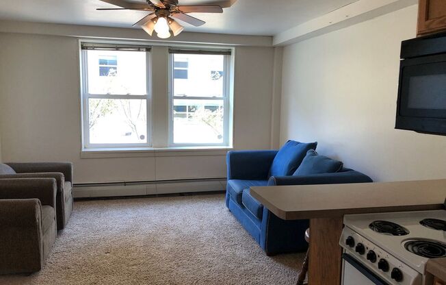 2 beds, 1 bath, $1,695