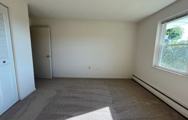 2 beds, 1 bath, 900 sqft, $1,525, Unit 933