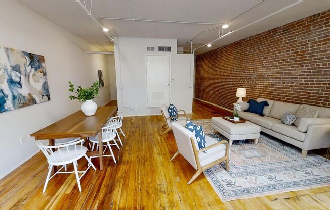 Studio, 1 bath, 806 sqft, $1,350, Unit 206