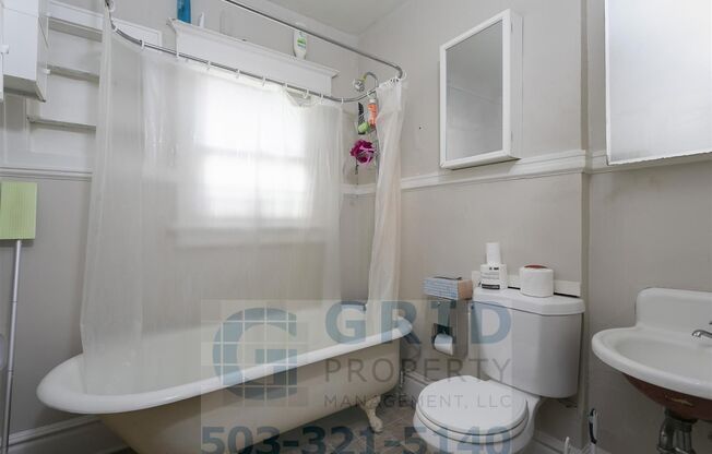 Studio, 1 bath, $995, Unit 10