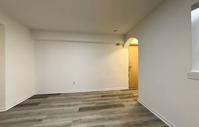 Studio, 1 bath, 295 sqft, $925, Unit B8