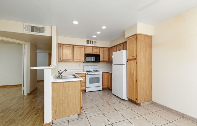 3 beds, 2 baths, $1,325, Unit Bldg 58