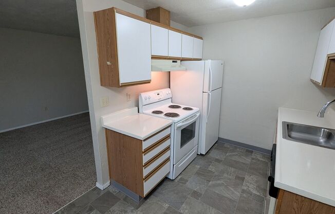 2 beds, 1 bath, 756 sqft, $1,195, Unit 64