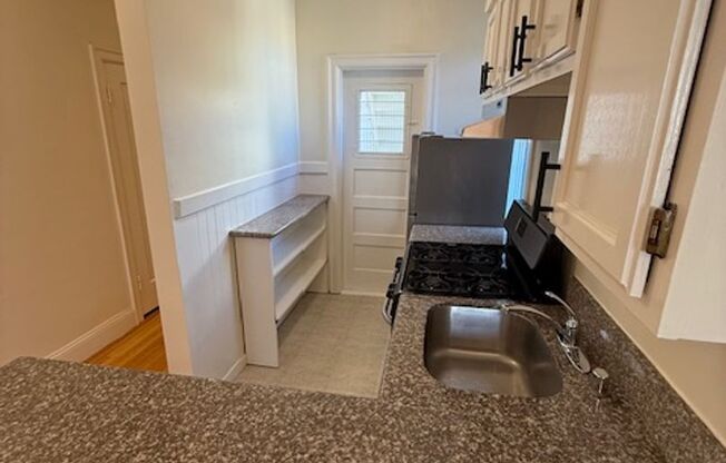 2820 Gough Street (943r)