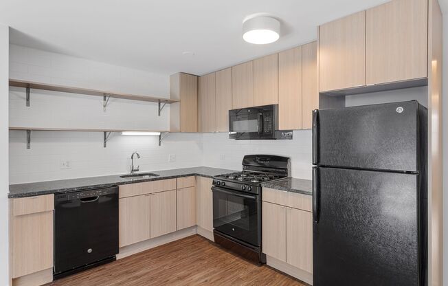 2 beds, 2 baths, $2,400, Unit 414