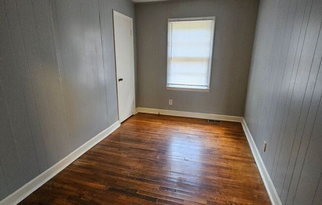 3 beds, 1 bath, $1,100