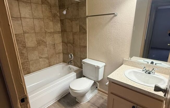 3 beds, 2 baths, 1,100 sqft, $1,395, Unit 1516