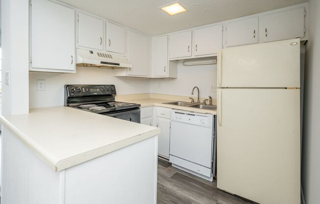 1 bed, 1 bath, 656 sqft, $875, Unit 18