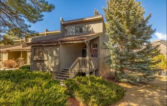 Charming 1-Bedroom Condo in Oakmont Country Club