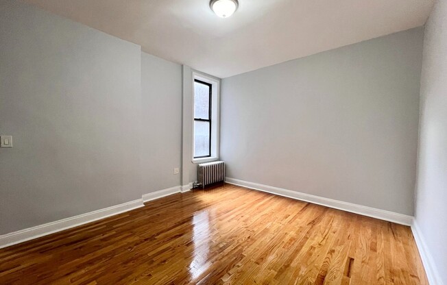 2 beds, 1 bath, $2,500, Unit 3D