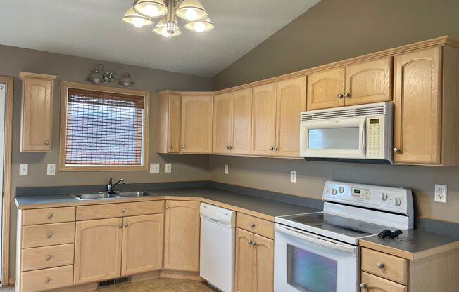 Spacious split level townhome located in West Fargo!