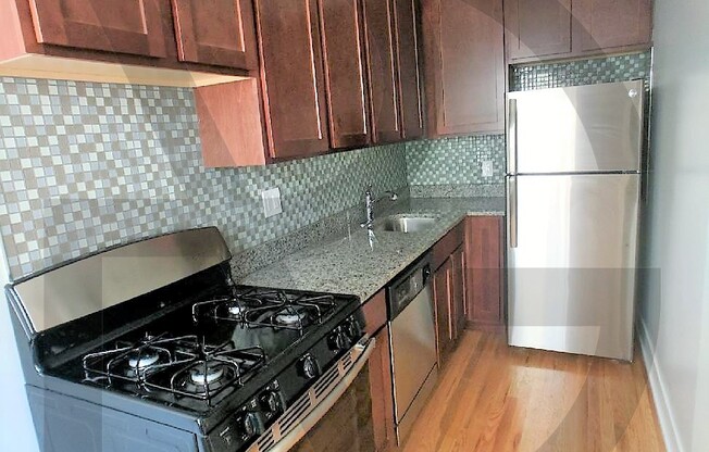 425 W Roscoe St