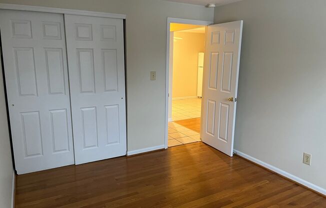 2 beds, 1 bath, 800 sqft, $925, Unit 950-25