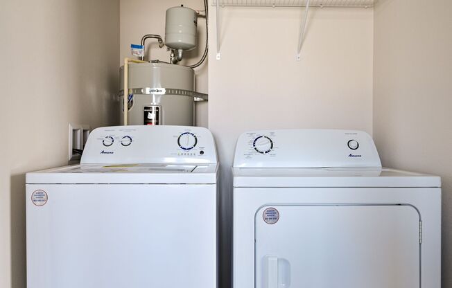 2 beds, 2 baths, 920 sqft, $2,395, Unit 25-305