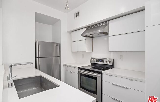 Studio, 1 bath, 536 sqft, $2,850, Unit 511