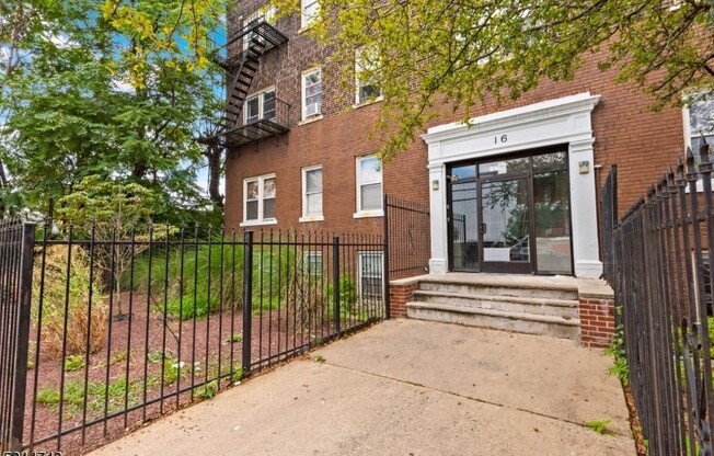 16 IRVING ST
