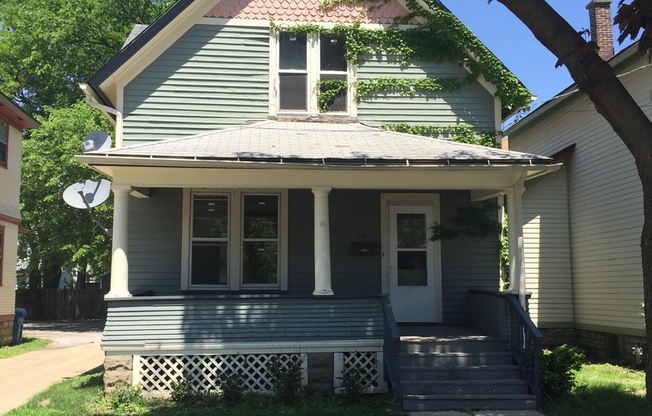 2 Bed 1 Bath House Aurora's Tanner Historic District!!