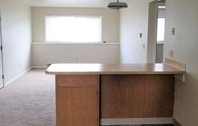 2 beds, 1 bath, 800 sqft, $950, Unit 03