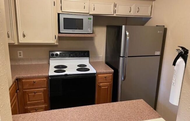 2 beds, 1 bath, $995, Unit Unit 4