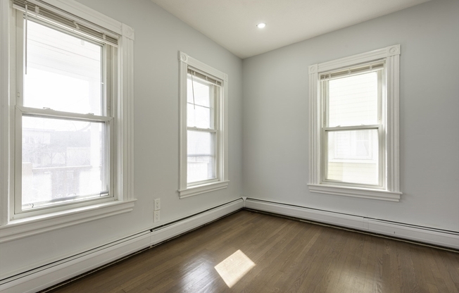106 BYRON ST