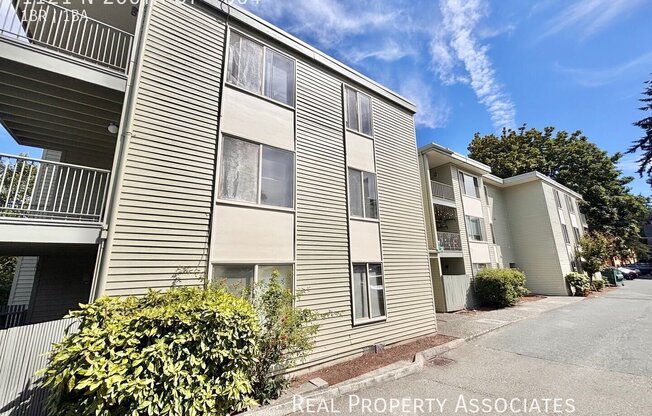 1121 N 200 ST