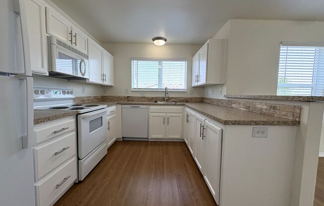 3 beds, 2 baths, 1,193 sqft, $1,900, Unit 354-3006