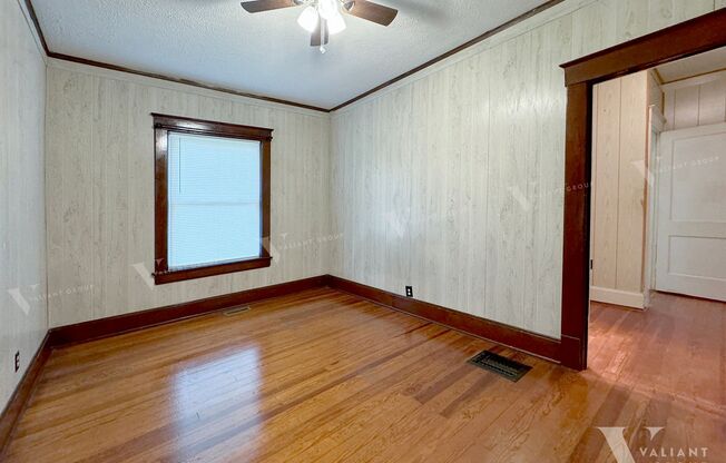 3 beds, 1 bath, $1,295, Unit 1313 S Jefferson Ave -Front