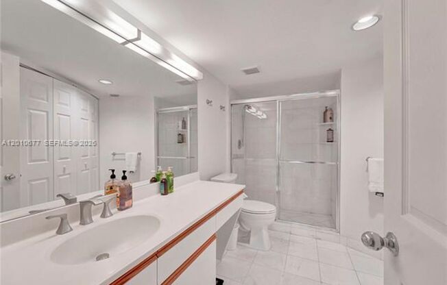 2 beds, 2 baths, $3,500, Unit # 3302