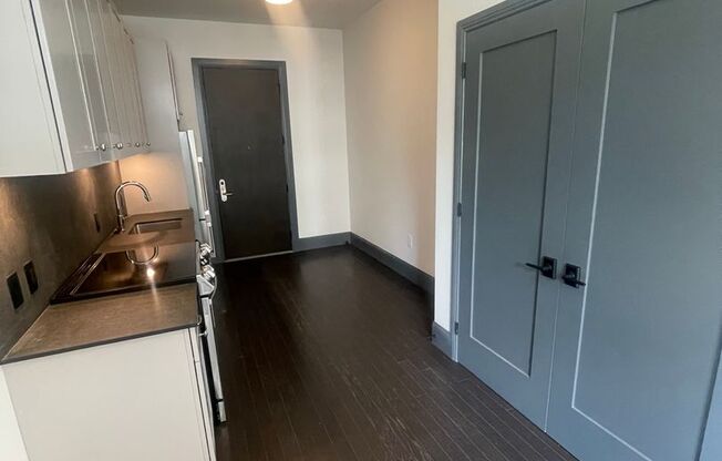 1 bed, 1.5 baths, 750 sqft, $1,999, Unit 303