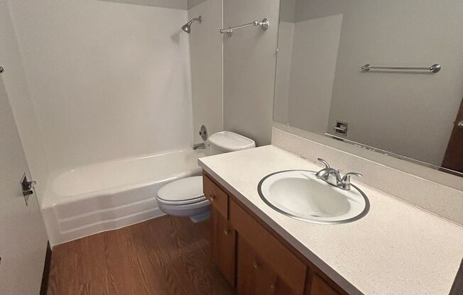 3 beds, 2 baths, 1,390 sqft, $2,995, Unit 402