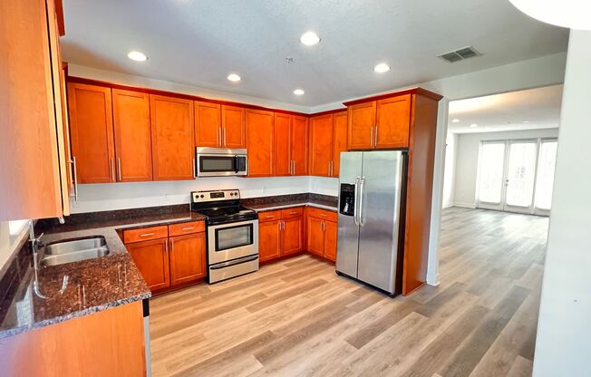 Welcome to Your Three-Story Paradise in Thriving Orlando, FL! WASHER & DRYER INCLUDED!