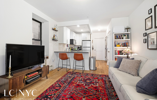 305 W 150 ST