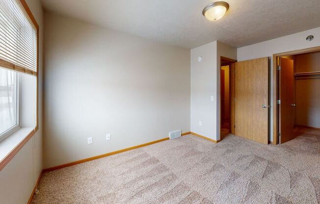 2 beds, 1.5 baths, $1,295, Unit Condo 1367