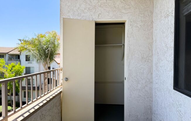 2 beds, 2 baths, 900 sqft, $2,600, Unit 415