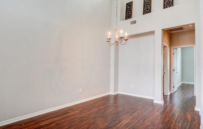 Charming 2 Bedroom + Loft Townhouse in Prime Summerlin Location!