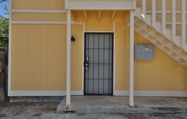 2 beds, 1 bath, $925, Unit 2