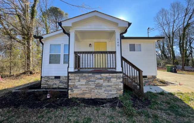 NEWLY RENOVATED COTTAGE!