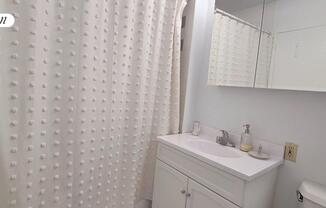 225 8 AVE