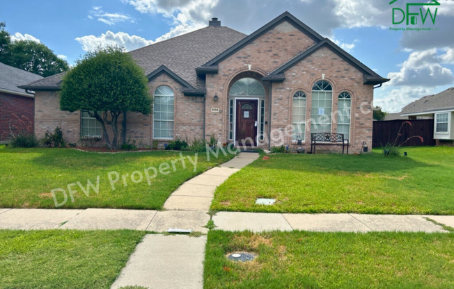 Cozy 3-Bedroom Home in Frisco, TX: Your Comfortable Retreat