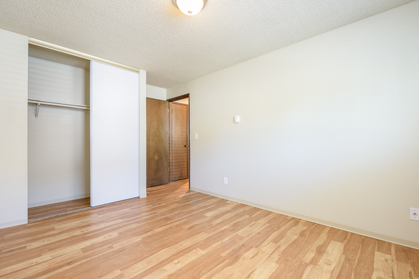 2 beds, 1 bath, 850 sqft, $2,025, Unit 208
