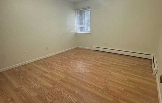 1 bed, 1 bath, 633 sqft, $1,200