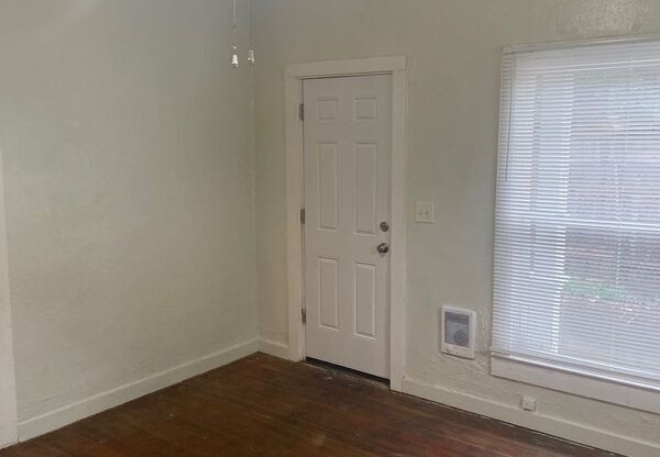 1353 COMMERCIAL ST SE