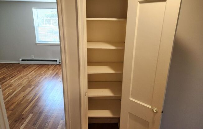 2 beds, 1 bath, 897 sqft, $2,225, Unit A-21